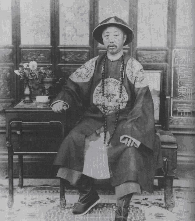 末代|历史上过目难忘的瞬间,末代皇后的浴缸,“败家七”的父亲哥哥儿孙都是皇帝