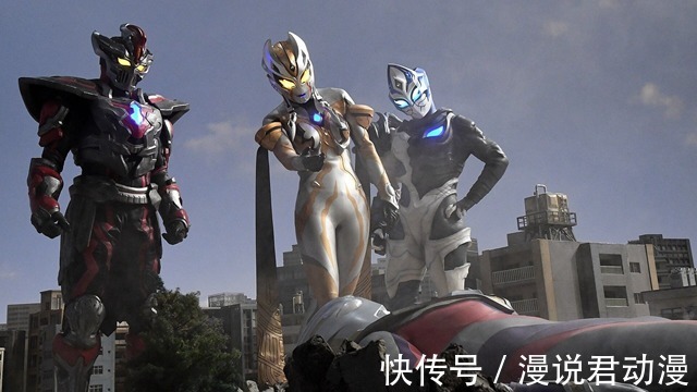 泽塔|特利迦10月高潮剧情,闪耀特利迦使出分身,8大奥特战士混战