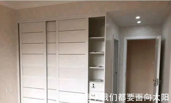 新房|闺蜜裸婚6年买新房,砸28万装修,镶金的电视墙我还是第一次见!