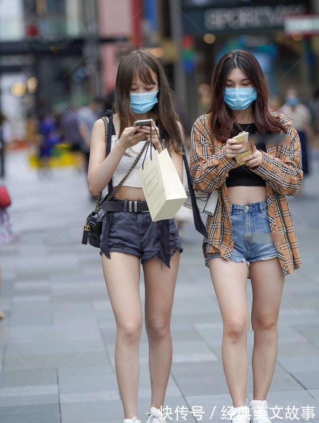链条包 格子衬衫的多种穿搭方式，即可单穿，又可作外套，简单又有时尚感！