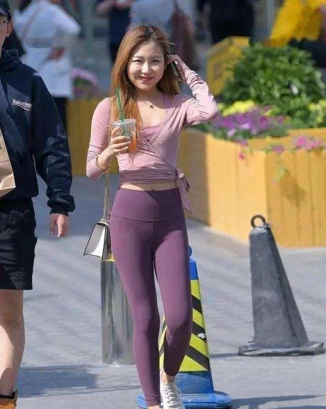 着装 瑜伽裤的多种风格搭配,才能让着装演绎出时髦感,尽显霸气!