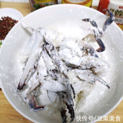 蒜瓣|超赞吮指香辣蟹别再用这么做了，教你新吃法