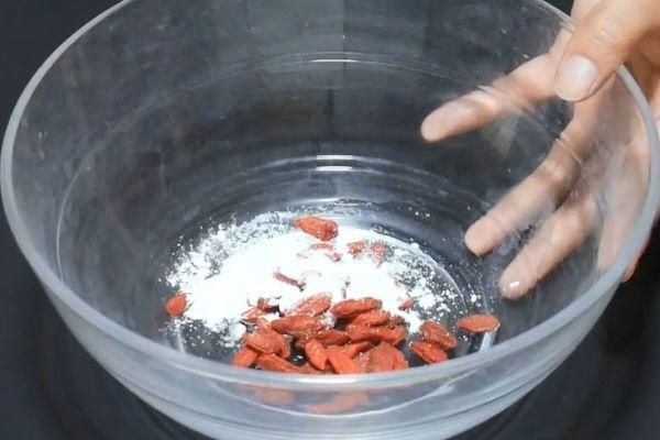 回家|枸杞买回家不要直接吃,干货店老板教我一招,枸杞吃的干净又卫生