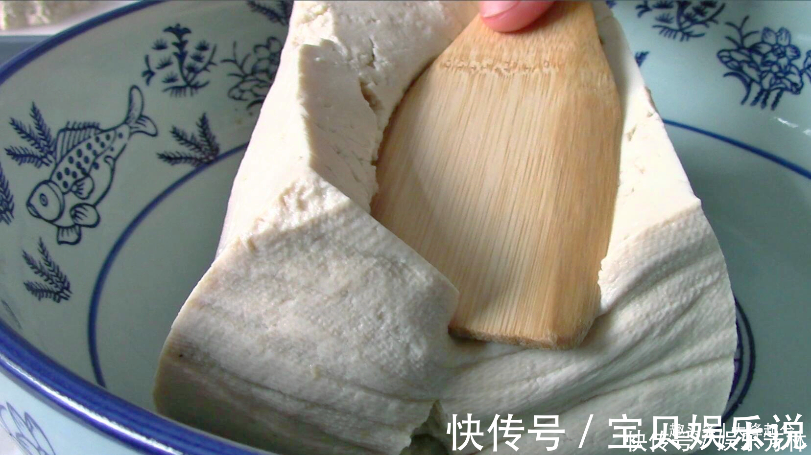 炸丸子有人放淀粉,有人放面粉,其实都不对,按照这个做法特别香