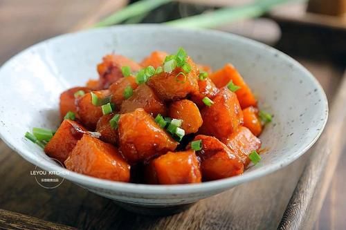 12道新年素菜，好吃还好看，年夜饭端上桌，比大鱼大肉更早光盘