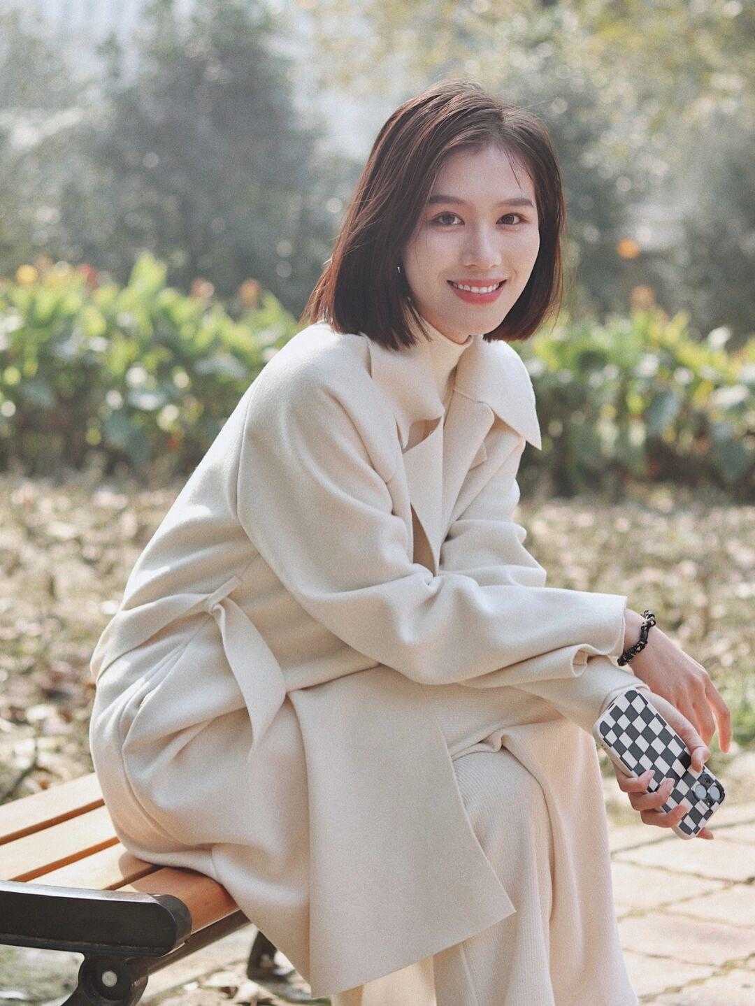 马甲|冬天内搭必备款,除了毛衣,原来这三种款式更迷人,百搭又保暖