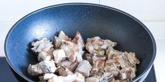 晒一下我老公的晚餐,虽然只有1道菜,朋友却说一般人吃不起