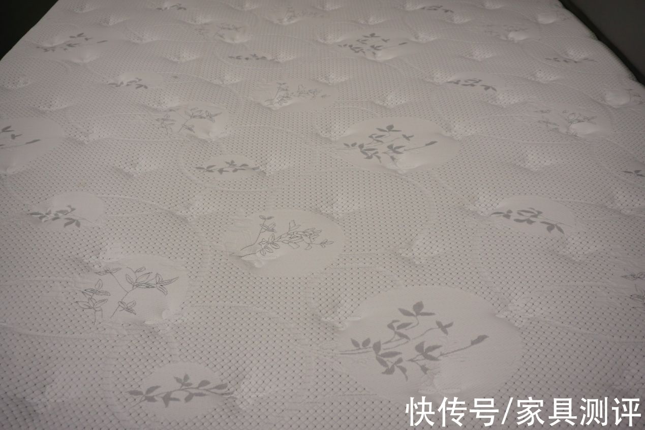 助眠系|芝华仕5星床垫测评：温和“助眠系”套床，一秒切换酣睡模式