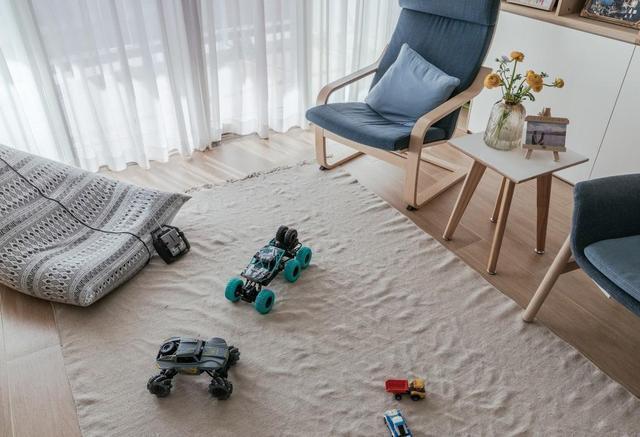 收纳|舍弃“客厅”,不买沙发,进门加隔断,这么装实用极了,晒晒全屋