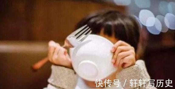 礼仪|将来难有出息的孩子,吃饭大多有3种表现,每一种都让人反感
