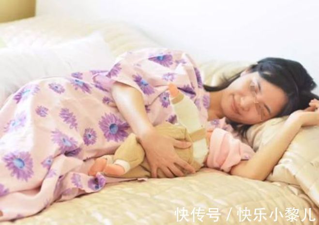 婴儿|母乳妈妈“躺喂”成常态,小婴儿深受其苦,怎样喂宝宝更合适?