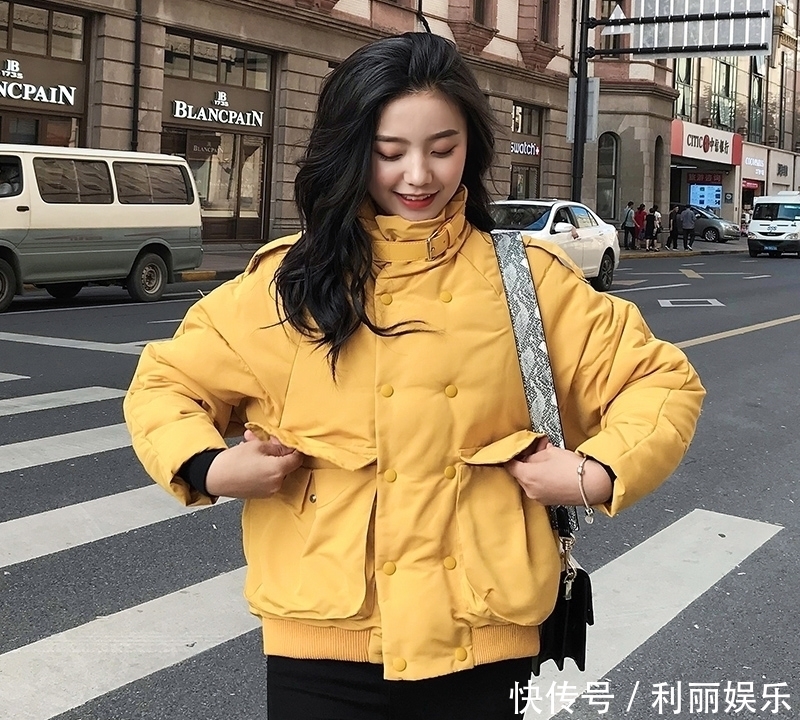 终于等到今年流行的羽绒服了:80后女人穿,瞬间变成妙龄女孩