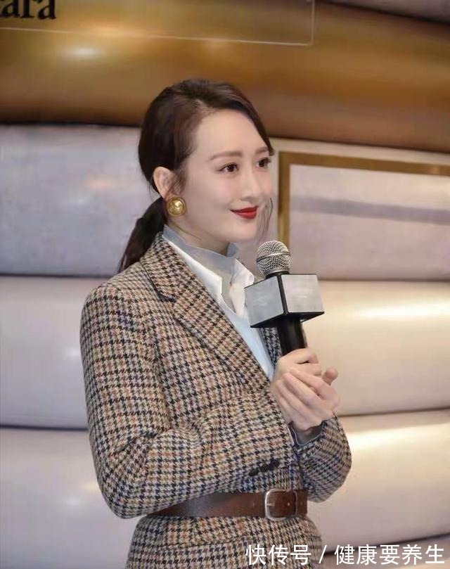 方媛 方媛的衣品也太好了吧,格纹西装搭配骑士靴潇洒帅气,时髦大气!