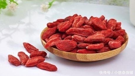  枸杞|枸杞和此物一起泡，每天一杯，血压降了，视力越来越好，皮肤细腻