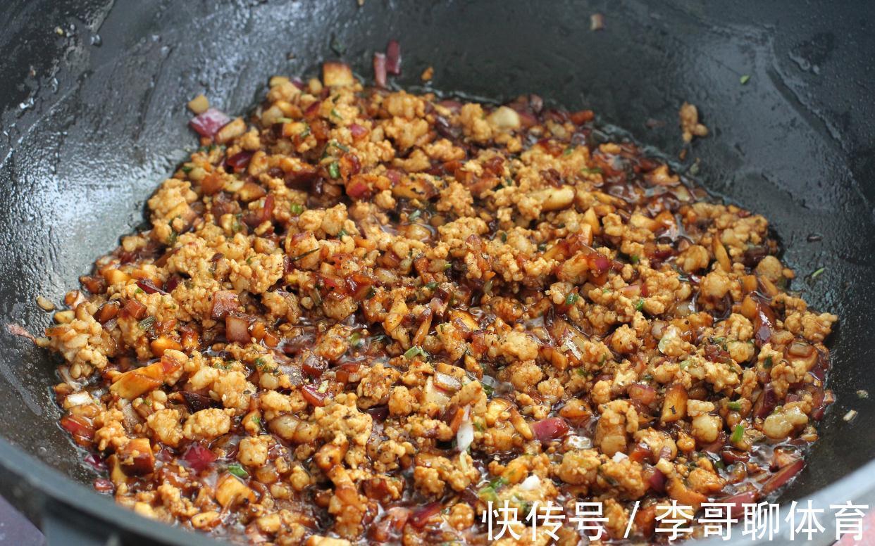 十分钟搞定,不用揉面就能做出香酥美味的大肉饼,孩子一口气吃俩