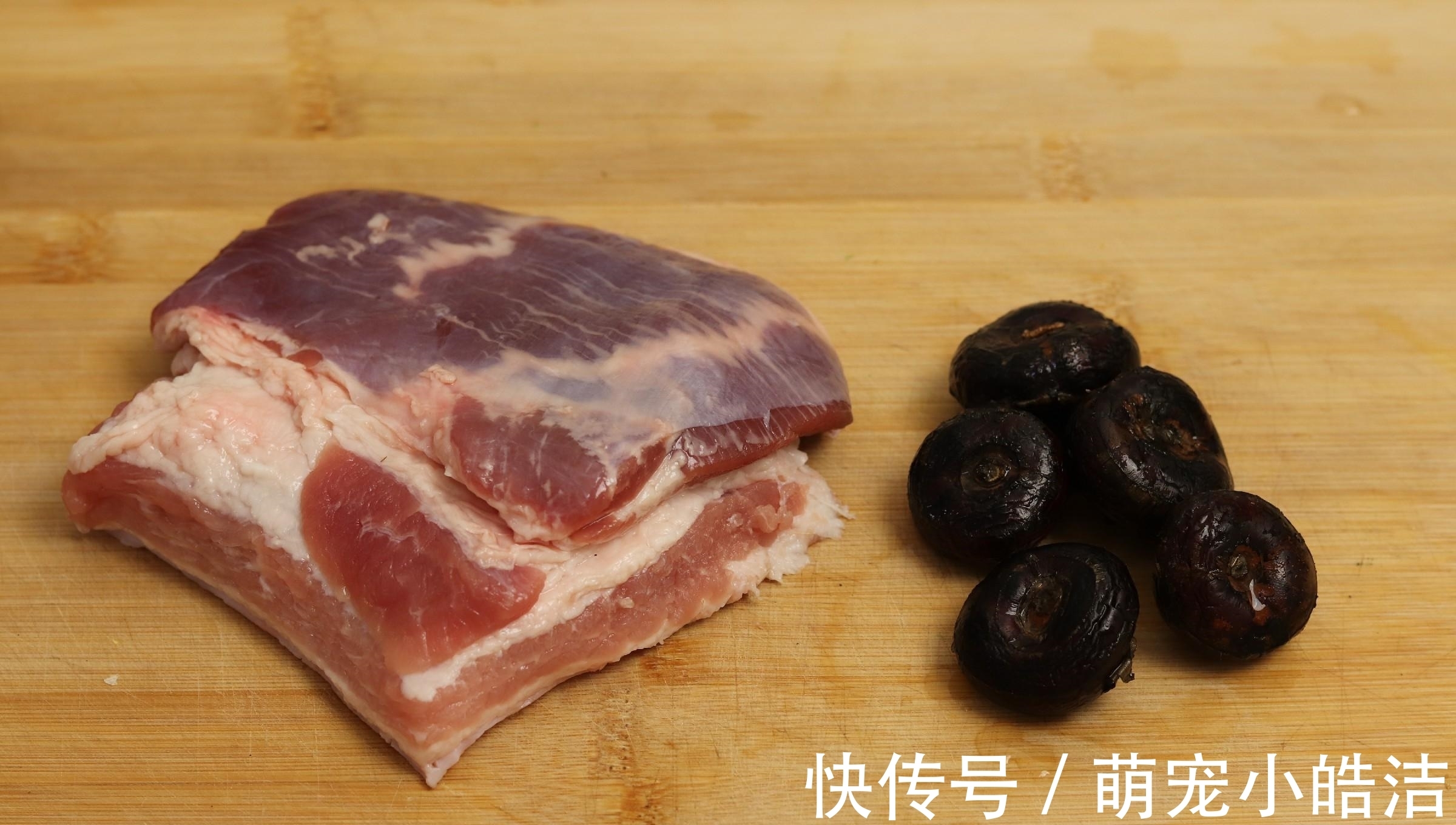 炸肉丸子，牢记“加2水，放3样”，丸子外酥里软，放凉也不硬