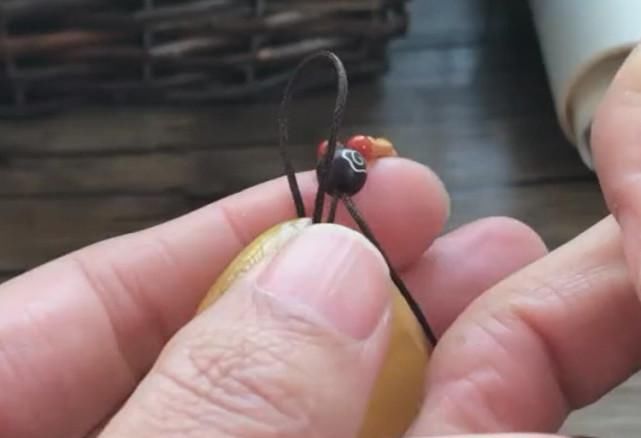 吊坠孔小只穿一根绳怎么打结？教程图解，简单易学