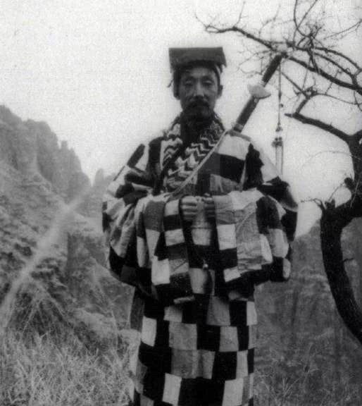 和尚还|抗日时期,道士和尚在干嘛?皮定均气得骂娘,李圆通:盛世便回!