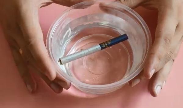 香烟|纱窗脏了根本不用拆下来洗，只需用一根香烟，纱窗立马干净如新