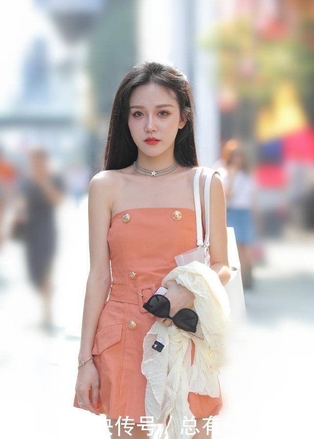 连衣裙 美若天仙的小姐姐,精致妆容配橙色连衣裙,气质清雅脱俗