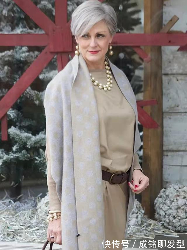 颜色|年过六十少穿“老年装”,学学这位奶奶的洋气穿搭,时髦又显年轻