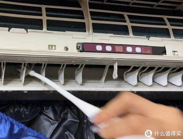 大力|大力少女清洗8年老空调，只花30块钱的清爽一夏攻略