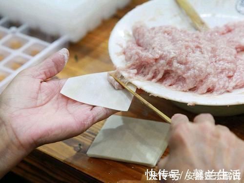 馄饨|小馄饨包好直接放冰箱冷藏就错了！店主教你2招，放1个月也新鲜！