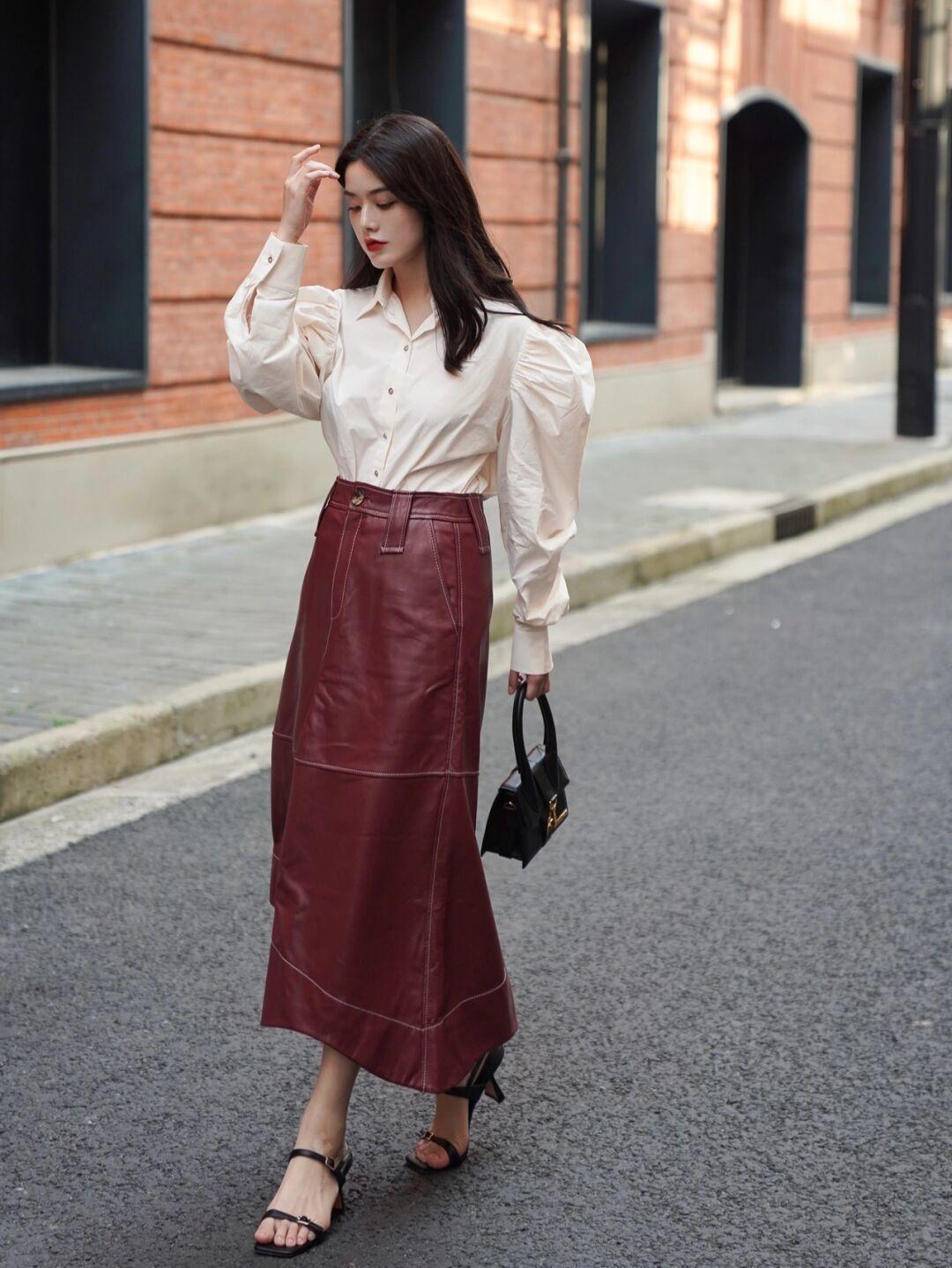 穿搭|秋季会穿“衬衫”更优雅,搭配皮裙干练飒爽,简约知性又显气质