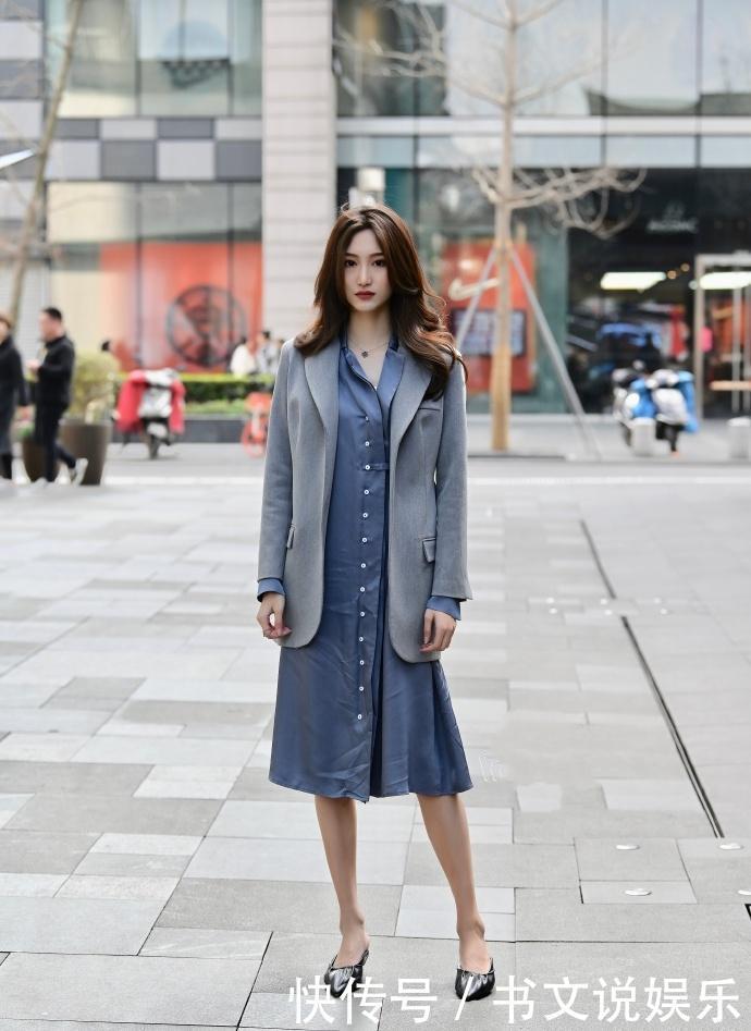 街拍开春穿搭做减法吧!这八款休闲简约风搭配,姑娘们穿着太美