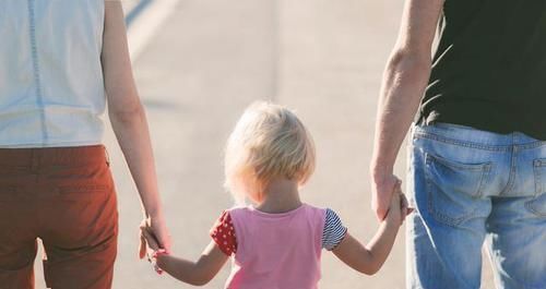 长大|妈妈的家庭地位,决定孩子长大后有没有出息,你家是怎样的?