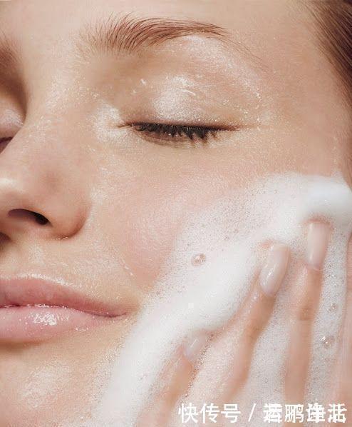 雀斑|色斑、雀斑很困挠?洗脸方法很重要,“呼吸洗颜法”学起来
