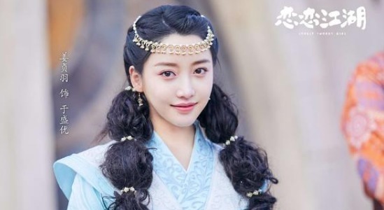 姜貞羽,徐藝洋因禍得福,人氣資源樣樣不差,彎道超車硬糖少女