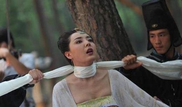 士兵|这位皇后太漂亮被迫殉葬,没死被守墓士兵发现,二人偷偷生子