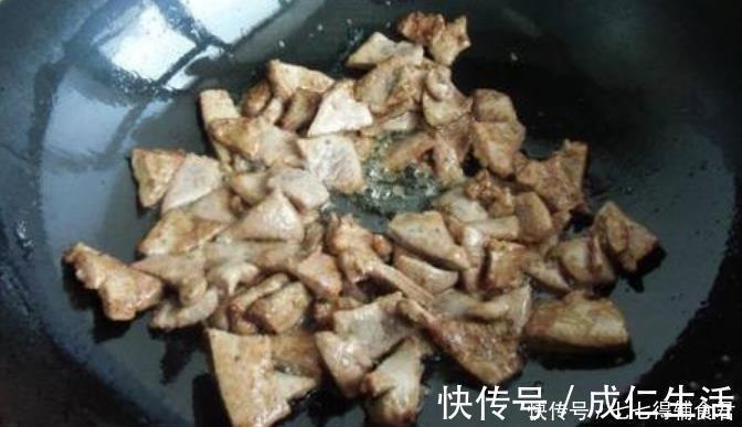 猪肝只用水洗相当于吃毒素,教您一招,猪肝洗得干净,吃着放心