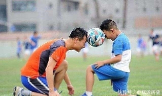 14歲女孩5年手寫30萬字小說,被親爸發(fā)現(xiàn)后撕毀,還說“為你好”