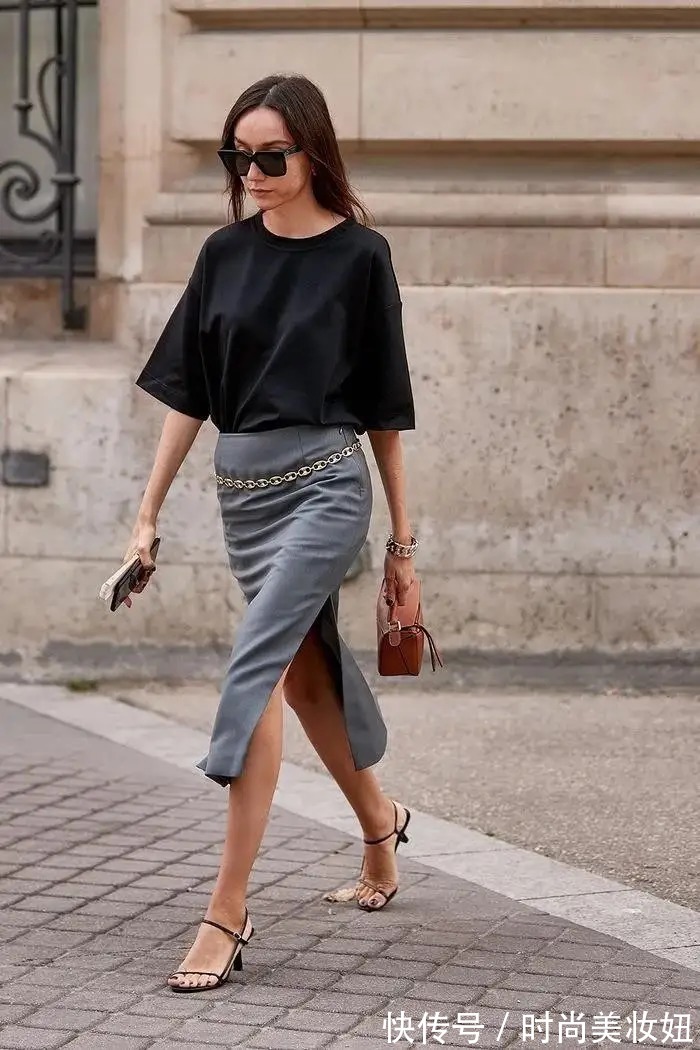 时髦|被马伊琍的穿搭圈粉了,粉色吊带衫配开叉半身裙,高级又时髦