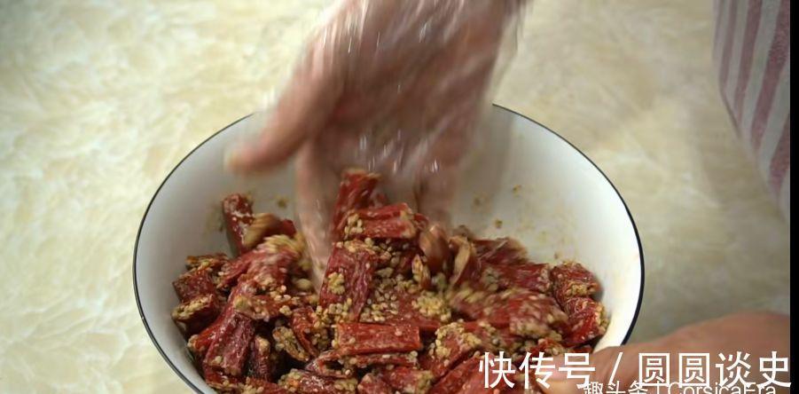 超市15元一斤的辣椒酥,教你在家做,能当零食能下酒,又香又脆