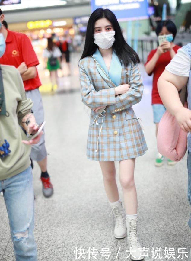 年纪|年纪不大看起来却老态满满多穿这三种款式,轻松“显嫩”十几岁