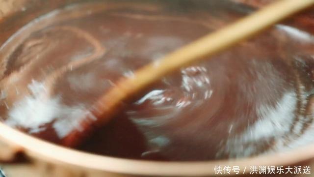乌黑亮丽|白头发太多吃这个,煮一锅能吃半个月,头发乌黑亮丽,变柔顺!