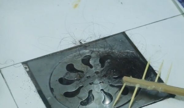 把牙签粘在筷子上,原来作用这么厉害,解决了家家户户大难题