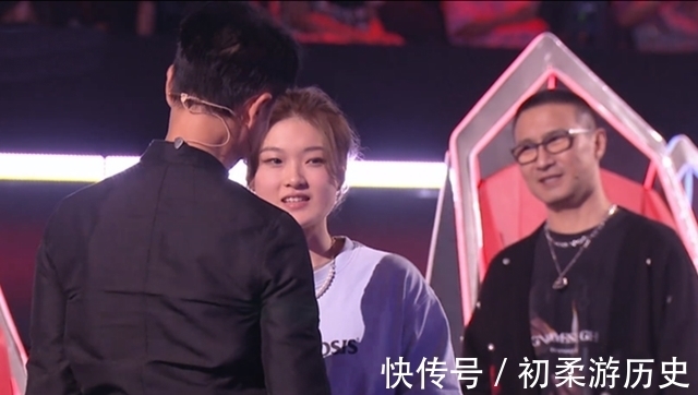 王馨|伍珂玥秀“全家福”后,吴莫愁首谈退圈3年的原因,曾被要求自辱