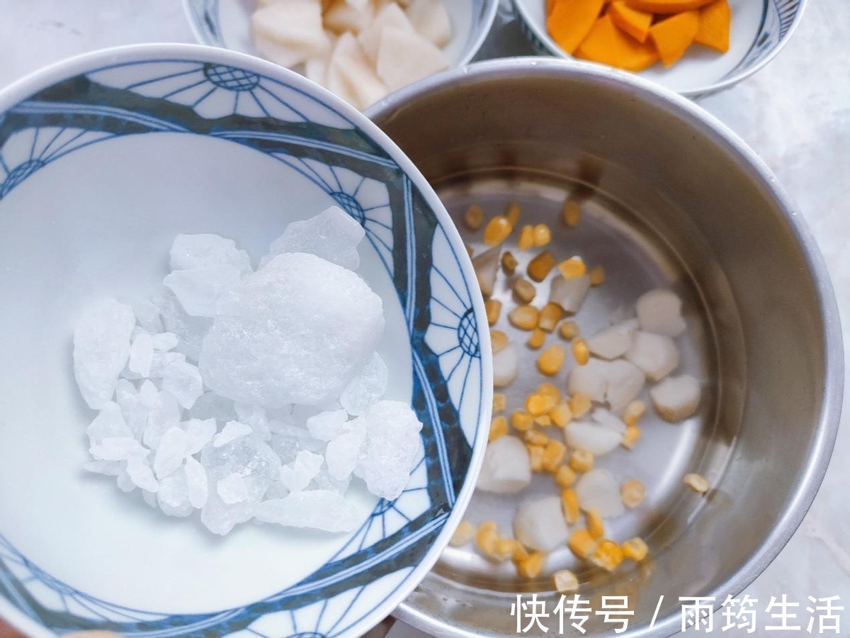 甜玉米|自制南瓜玉米马蹄梨子饮，营养美味，甜甜的，孩子很喜欢喝