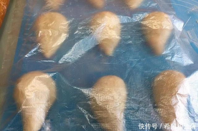 韧性|牛角夹心小面包就这样做,松软香甜,放两天也不硬,孩子超级爱吃