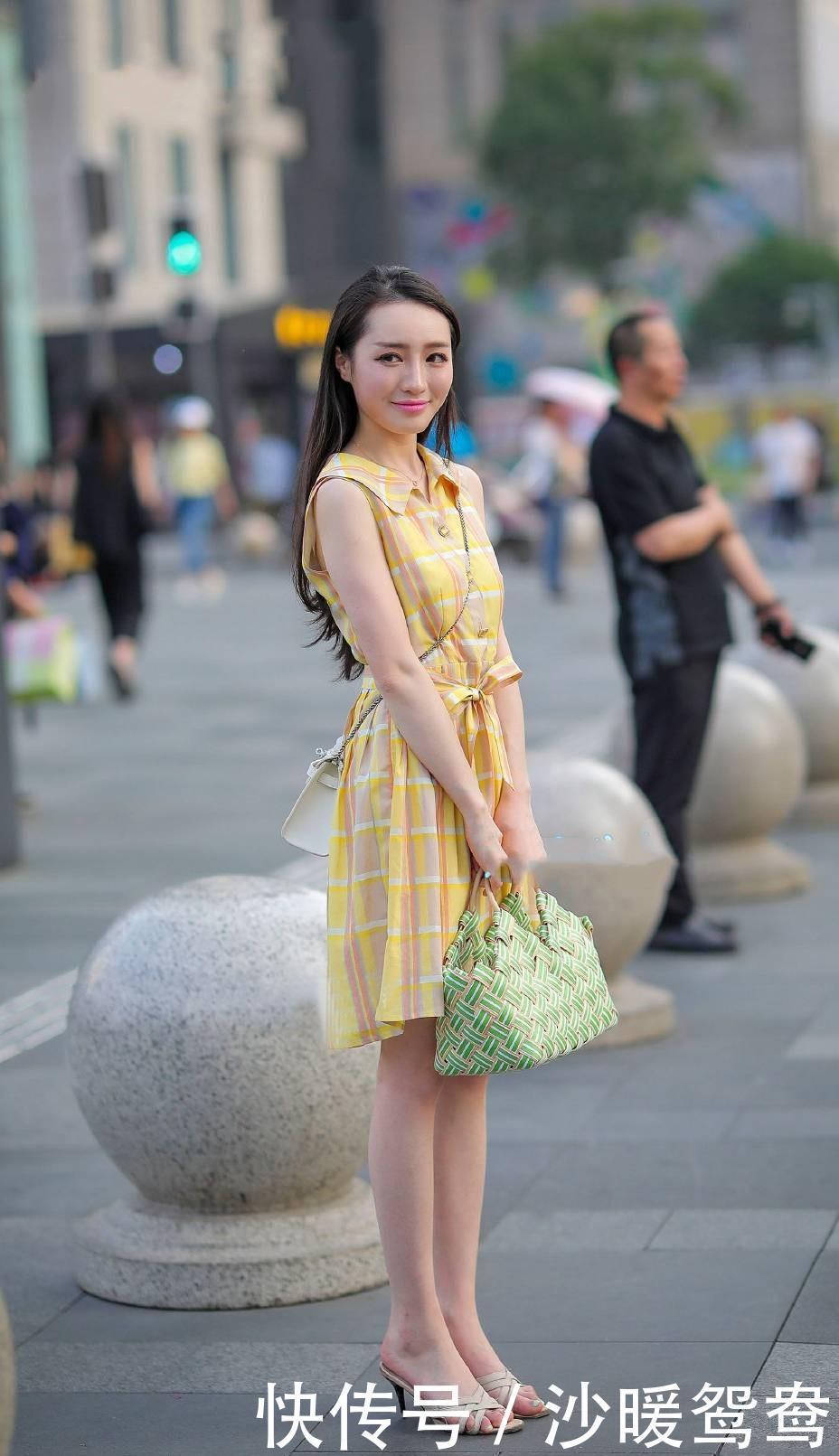  夏季|夏季穿连衣裙的美女喜欢搭配高跟凉鞋，清爽凉快还凸显优雅气质