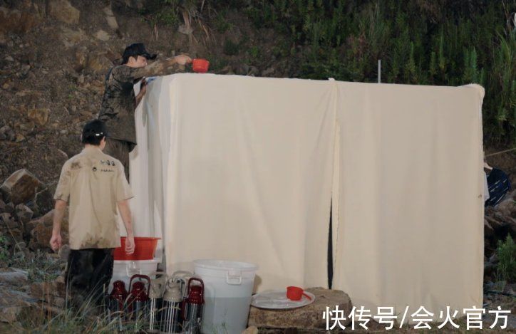 在鹿晗頭上“動刀子”，帶嘉賓荒島生存，這節目也太敢拍了