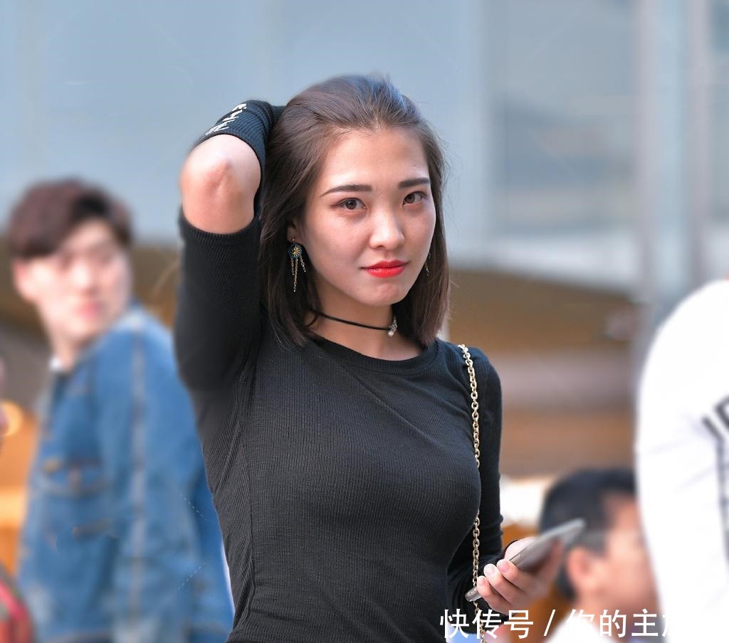 街拍这袖子,撩发的一瞬间,亮了!街拍这袖子,撩发的一瞬间,亮了!