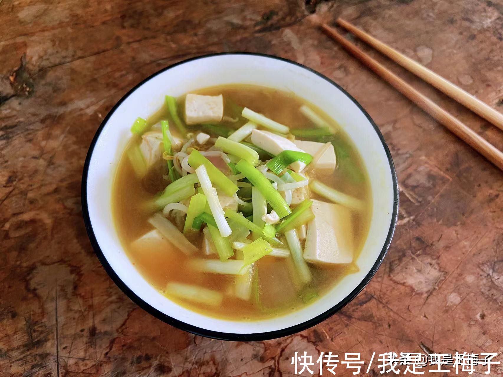 冬天做点热乎的，我家晚餐就一个菜，好吃营养，天冷吃着舒服