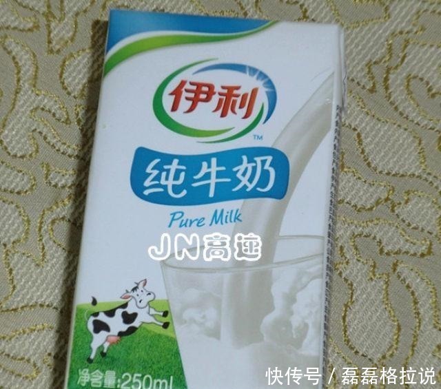 草莓蛋挞,很香很嫩的蛋挞,搭配一带草莓口感更清新