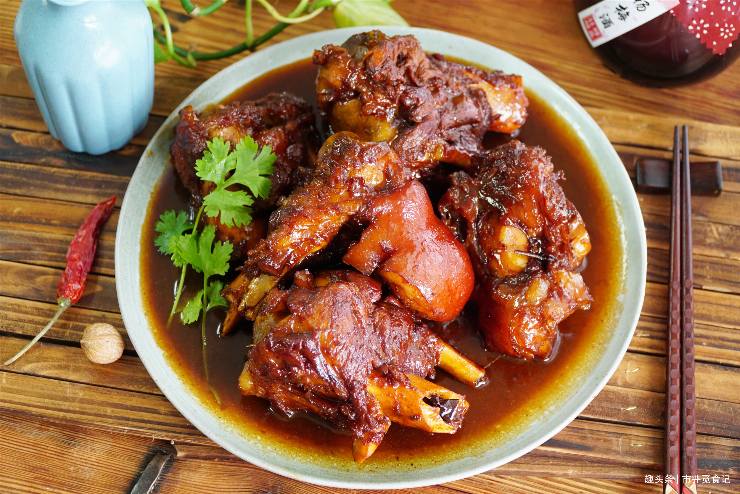 入秋贴秋膘，猪肉排骨靠边站，会吃大骨头才过瘾，花钱不多还解馋