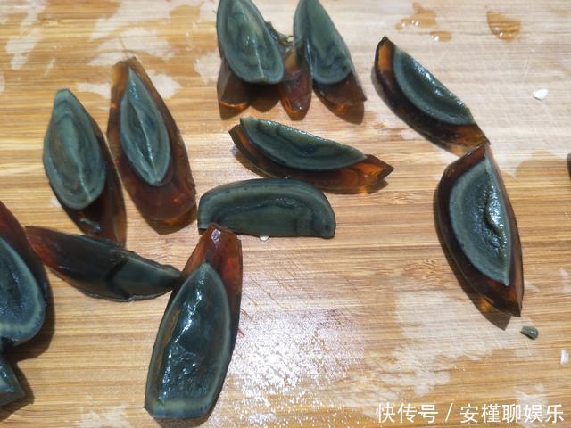 做好|皮蛋豆腐,想要做出饭店的味道,做好3个步骤,嫩滑入味超好吃